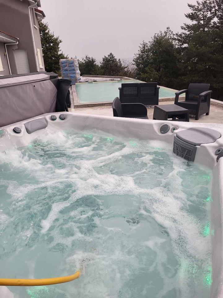 Installation jacuzzi Bas-en-Basset 