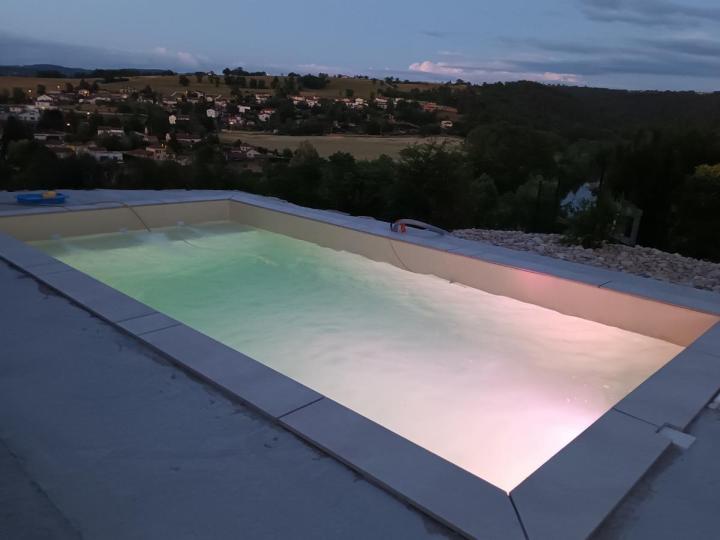 Entreprise de construction de piscines en béton à Bas-en-Basset 