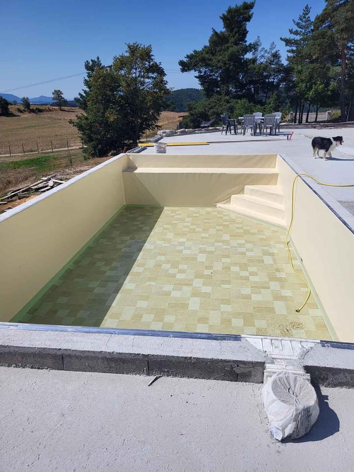 Travaux d’entretien de piscine à Bas-en-Basset 
