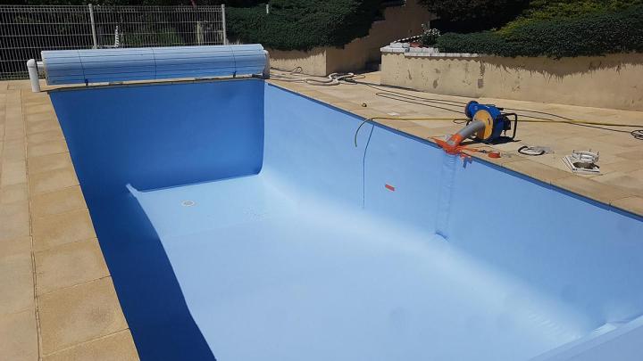Entreprise de construction de piscines en béton à Bas-en-Basset 